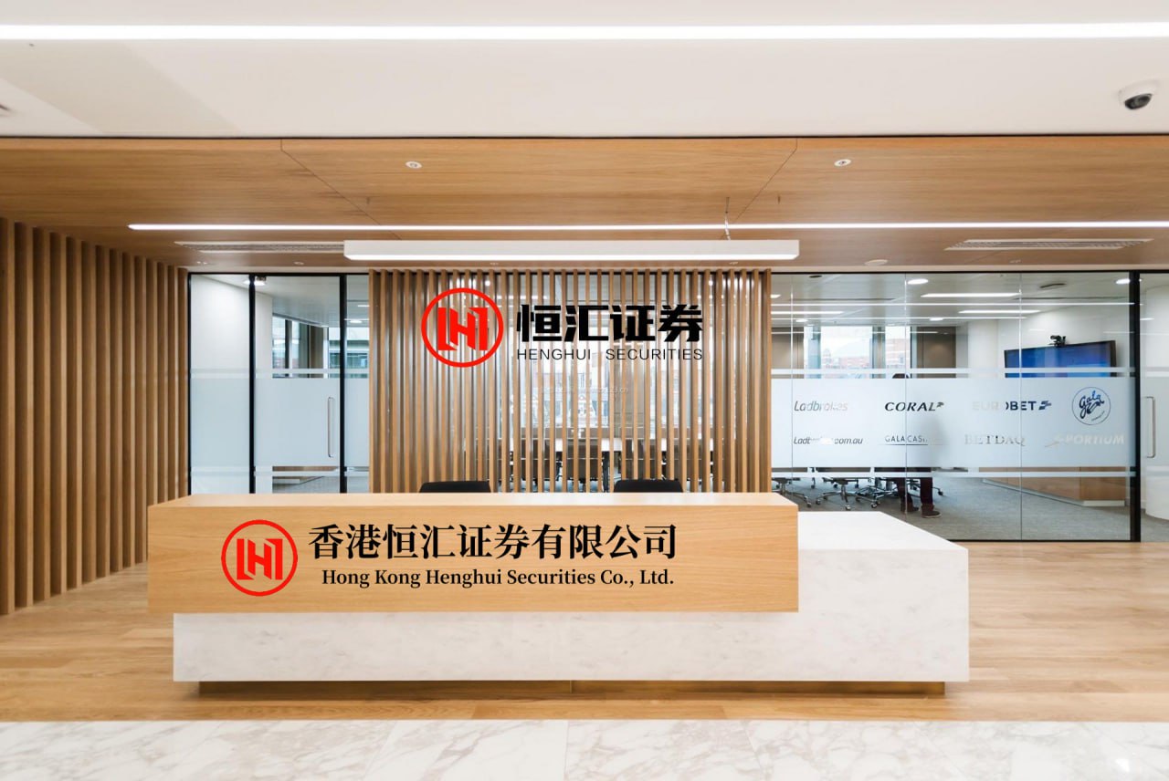 股巢网 上海16岁抑郁症少女被困商务楼管道井，情绪逐渐失控...家属报警